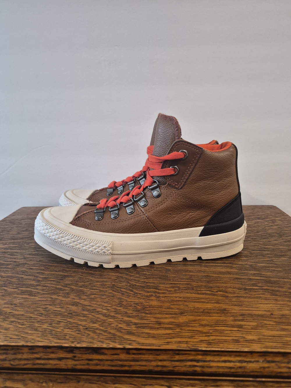 Converse Chuck Taylor All Star Street Hiker Hi Fashion Sneakers
Womens Size 6.5